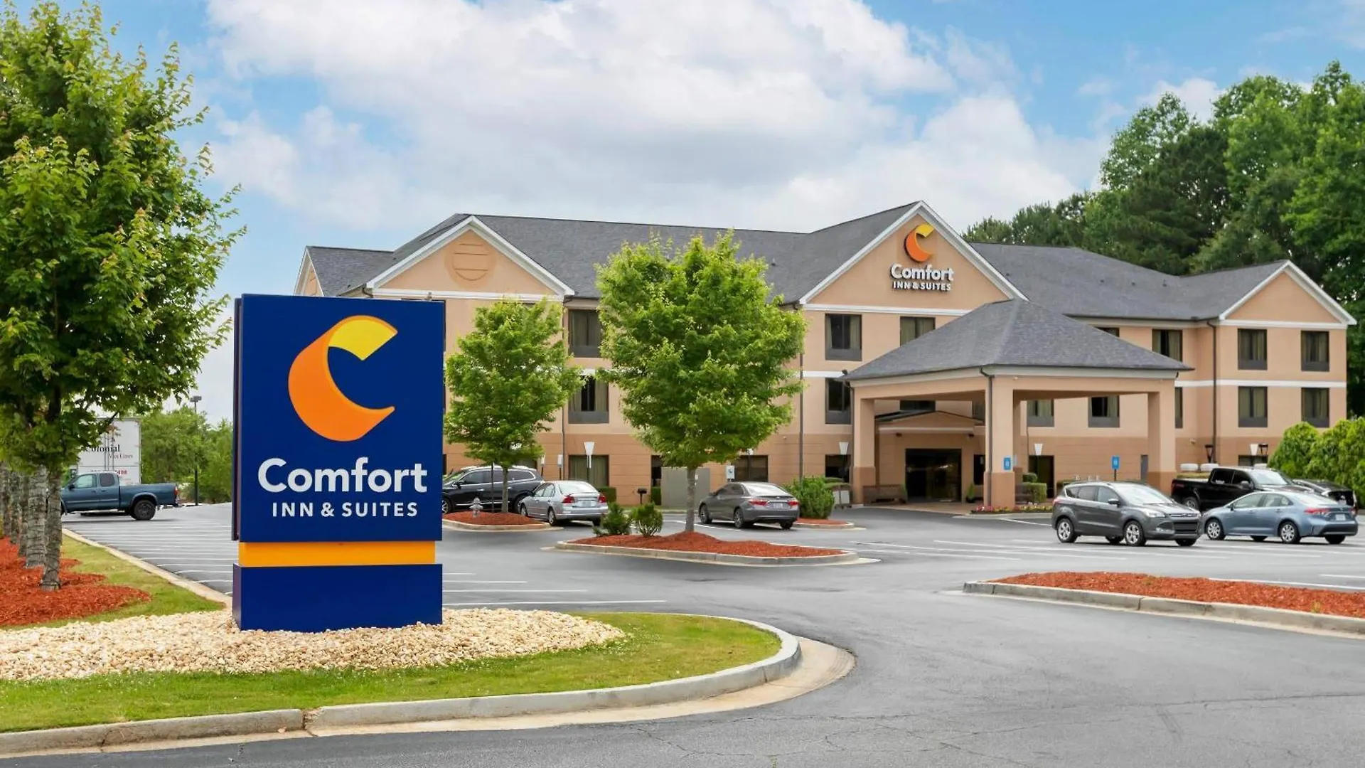 Staying Near Ocee Park: 5 Business Hotels Compared