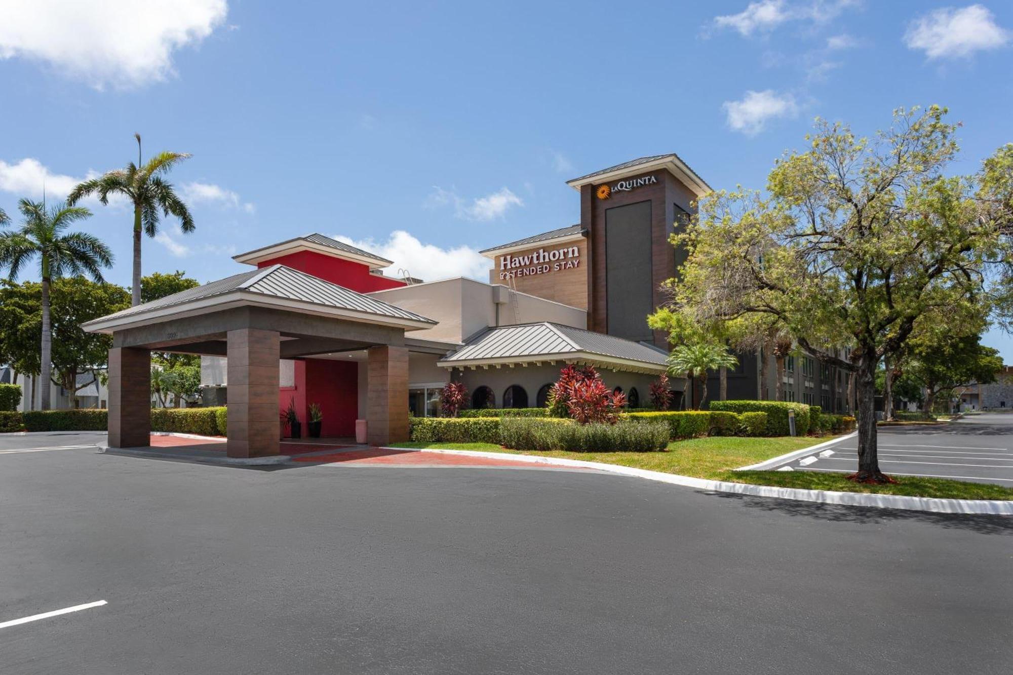 Staying Near New River: 13 Airport Hotels Compared